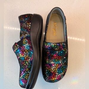 Alegria Keli Minnow Rainbow Professional Mule 
APMA Seal of Acceptance Size 38